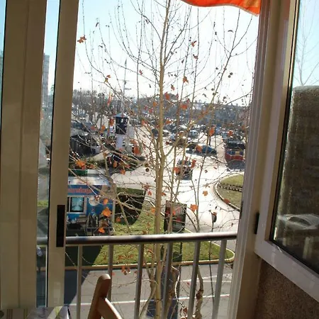 Centre Apartment *